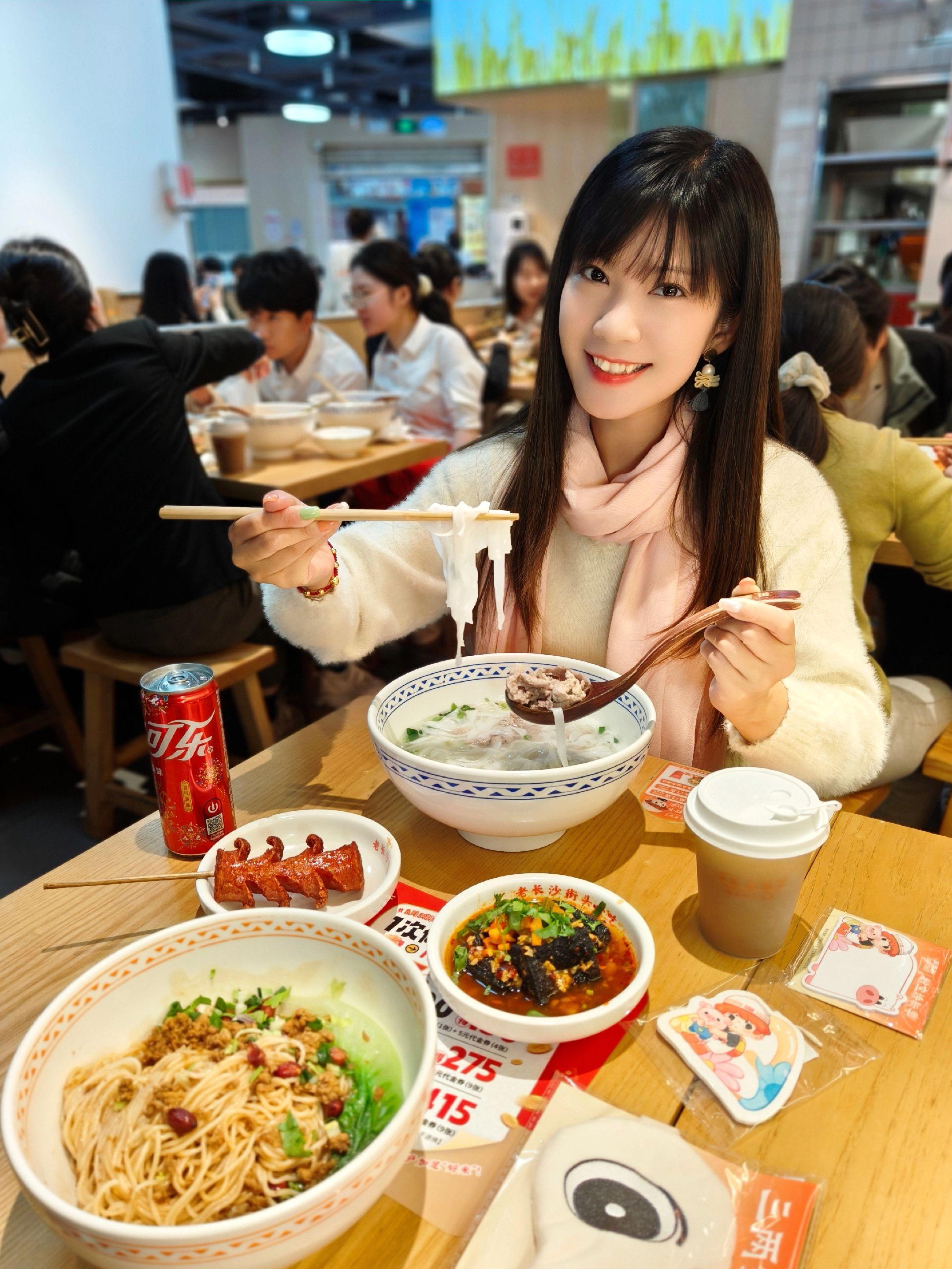 三两粉的惊喜，不止一碗粉🍜 过来昌岗吃土猪粉了，刚好赶上湖南手工米粉...