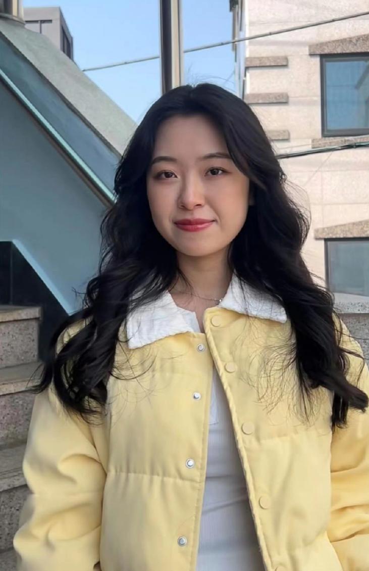 25岁女留学生赴韩领毕业证，订好机票却离奇失联。一名30多岁男子次日主动报警，自