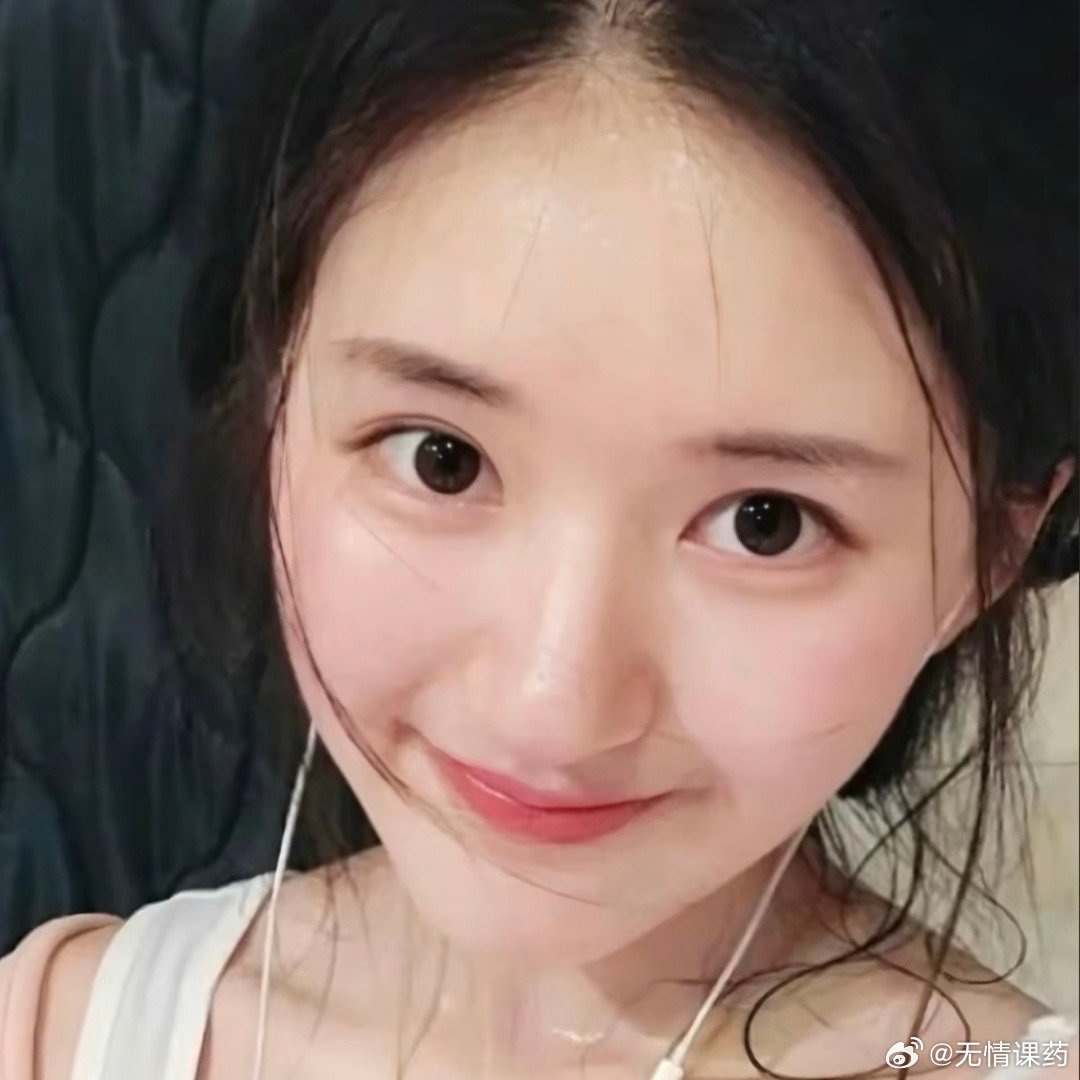 赵露思[超话]  所以时间的参照物是什么？ ​​​