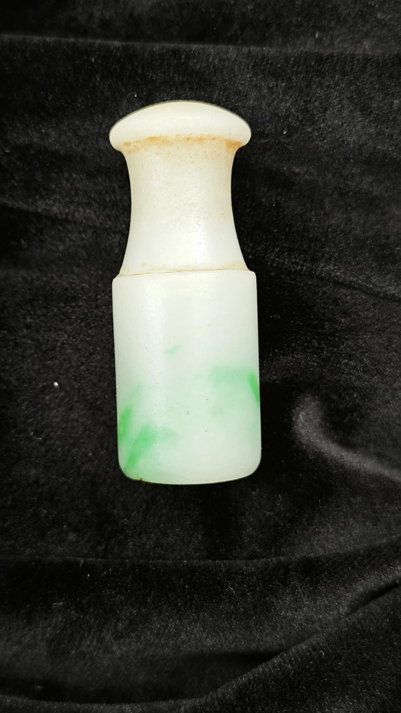 清代，翡翠老烟嘴欣赏。器型京造，完美品相。
