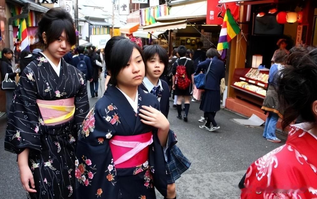 上海藏着五万日本人：不旅游只扎根！一旦开战，后果不堪设想

主要信源：（中华网热