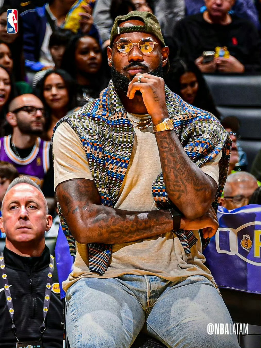 湖人三连胜詹姆斯 以前都是队危速归，现在是老头可以安心搞穿搭了[doge] ​​