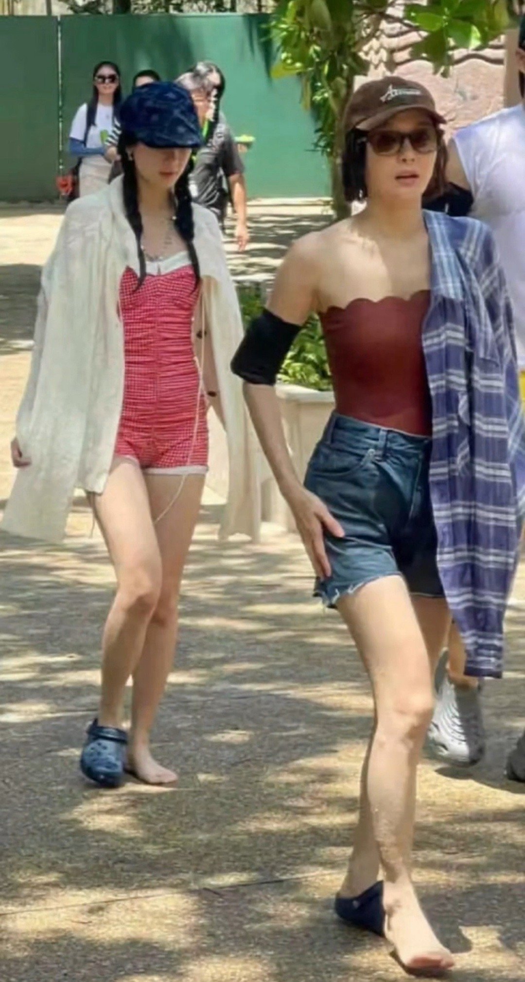 哈哈哈哈哈哈哈哈哈哈哈哈哈怎么蕾子不在秦岚和赵昭仪也搞上小节目了啊，两个人穿了一