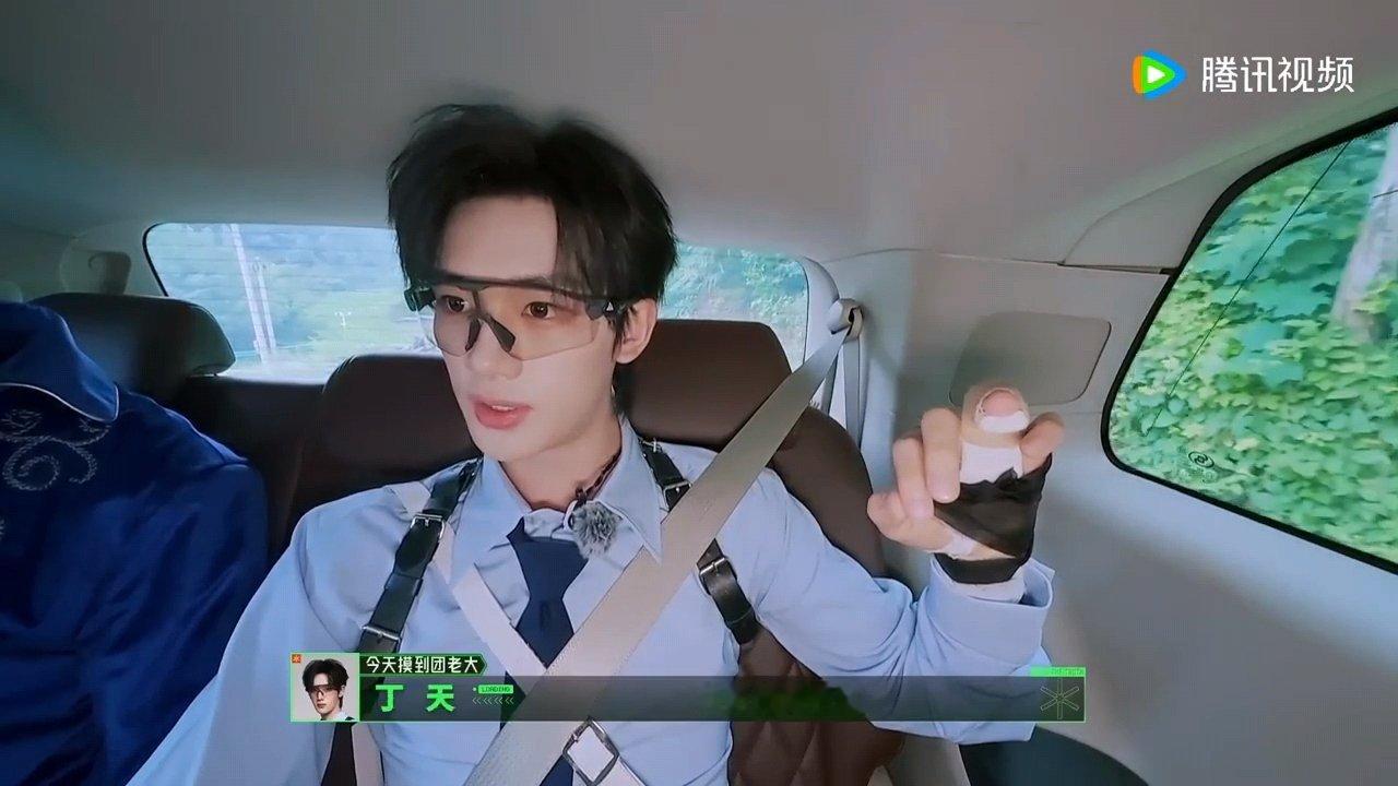 丁程鑫当老大追刘宇宁张凌赫追着怼丁程鑫刘宇宁张凌赫老大带了俩大哥不过有一说一你们