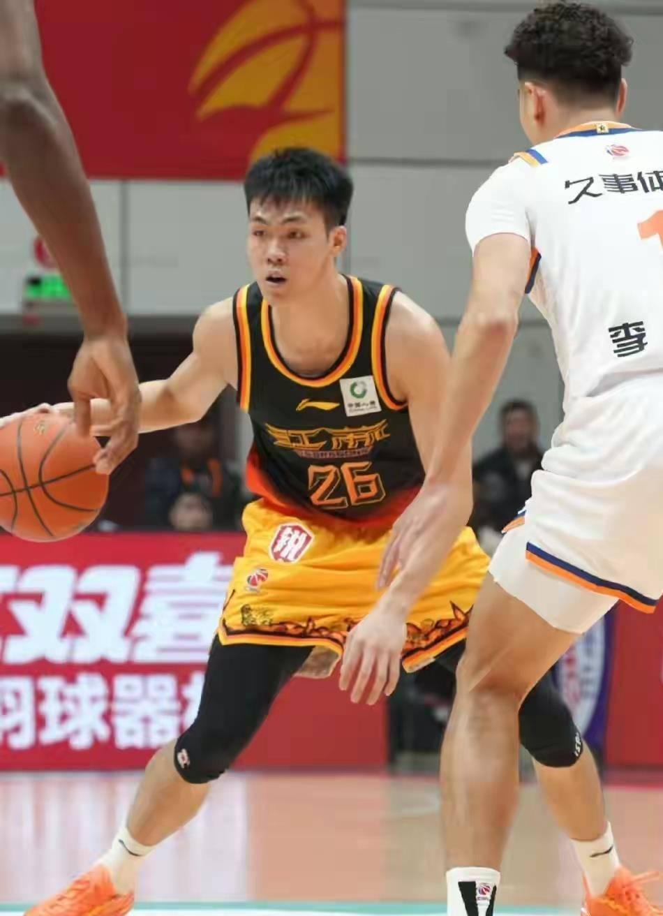 男篮后卫线洗牌？庞峥麟的防守短板能否打动郭士强？