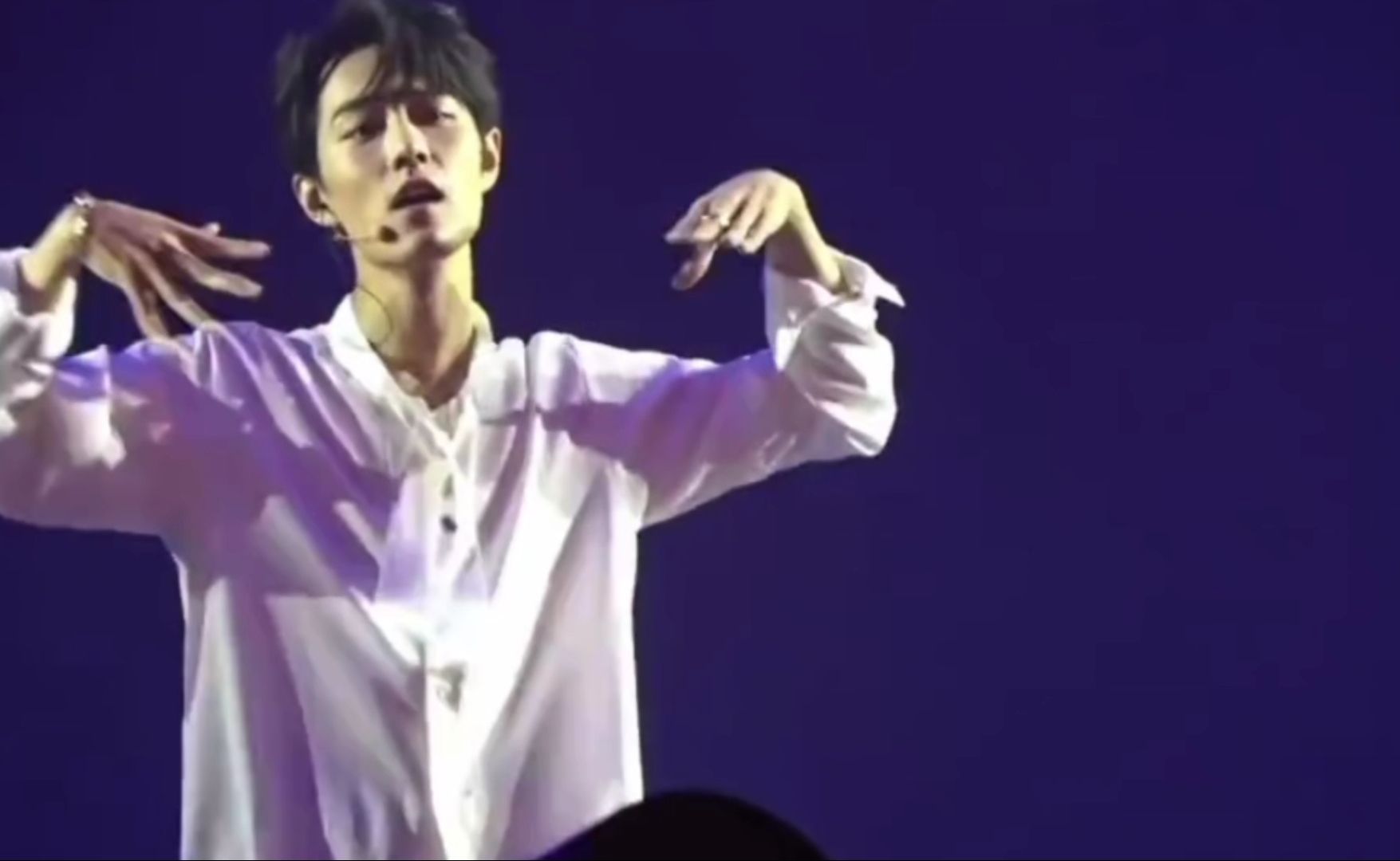 闷声干大事！肖战首次个人巡演突然官宣，好期待这次的演唱会[机智]#肖战演唱会