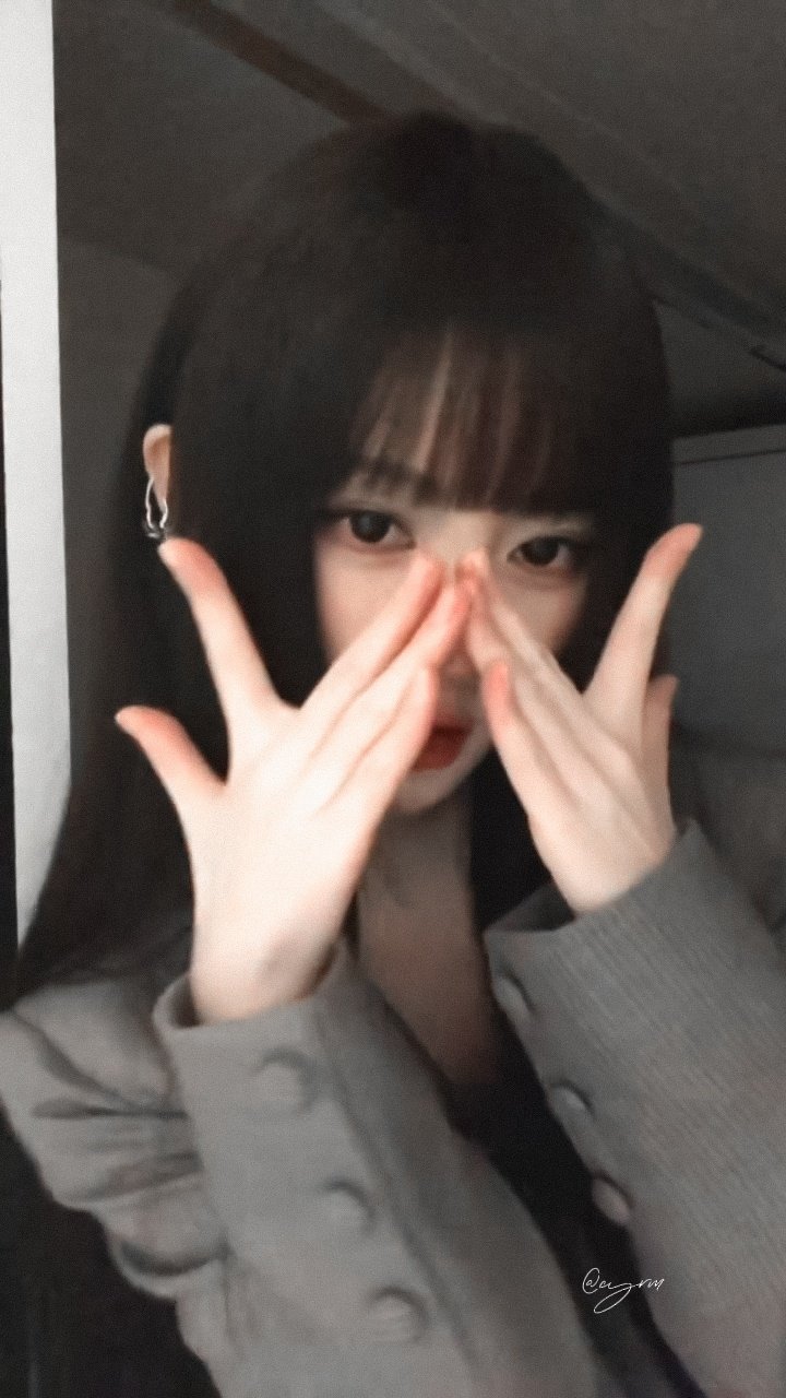 jjy鞠婧祎苏绿夏jjy鞠婧祎万花世界一页又一页  幸福在哪一页๑>ᴗ<๑