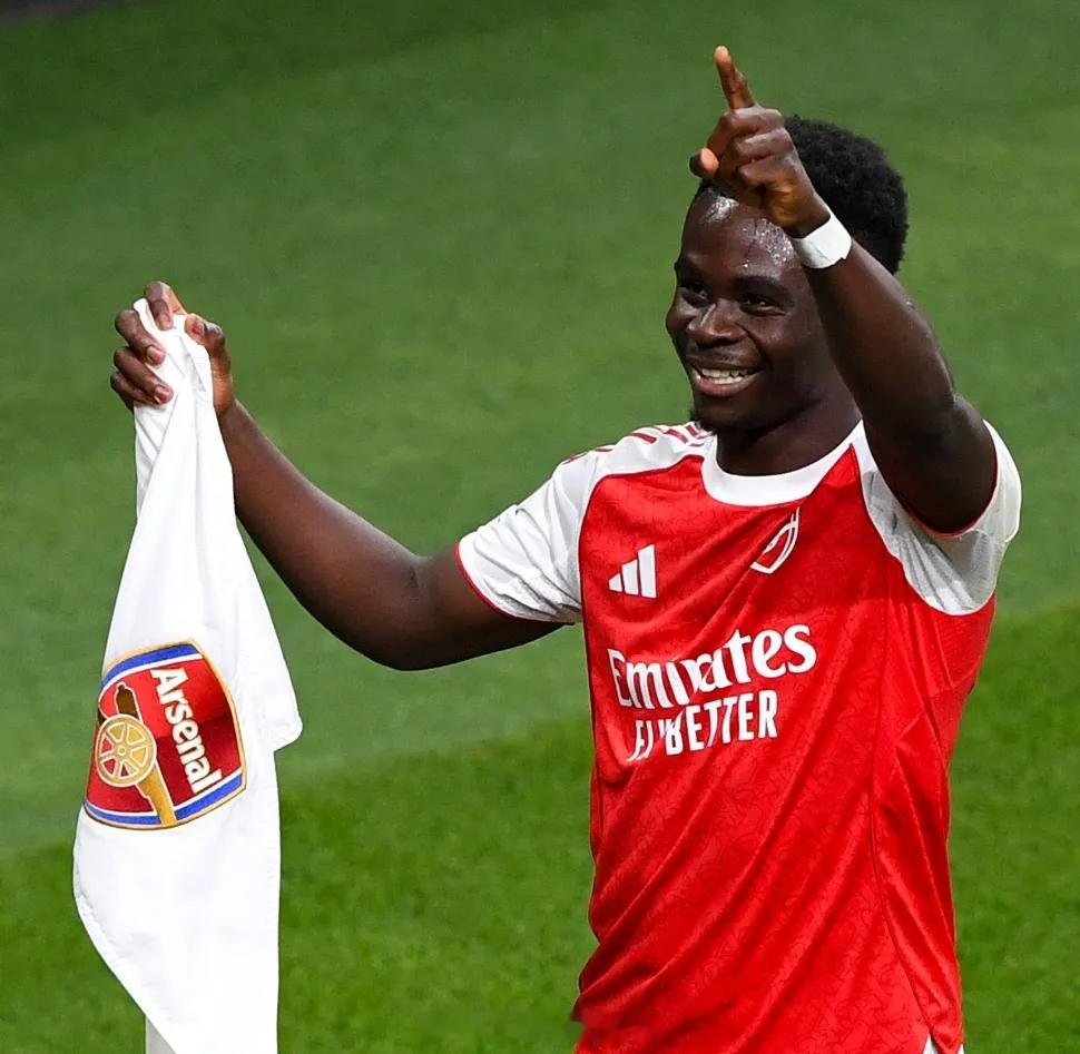 罗马诺发推：萨卡已经和阿森纳签下了一份长期合同，口头协议几个月之前已经达成。新合