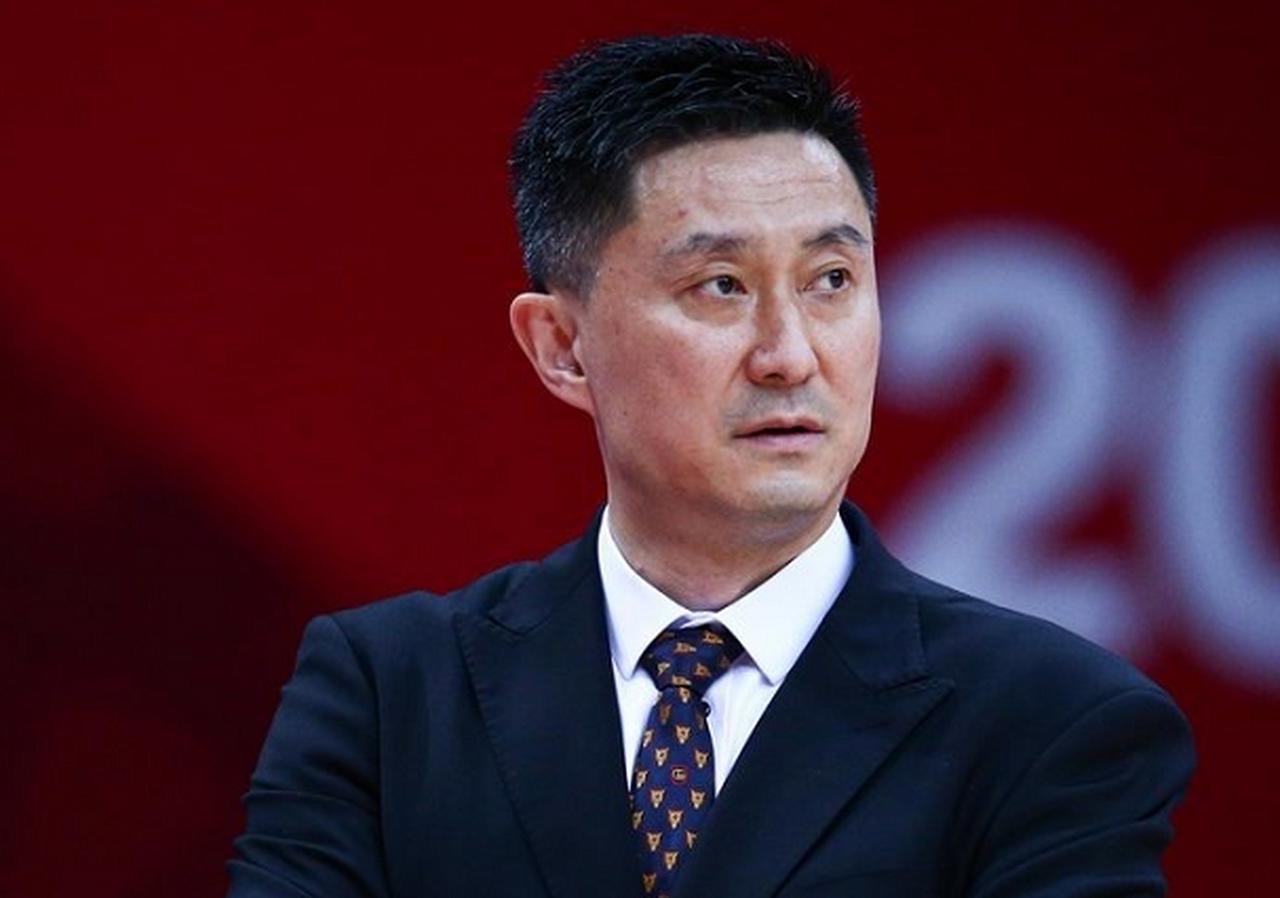 杜锋措手不及！
今天晚上，中国男篮在长沙击败塞尔维亚联赛的亚军球队！三位广东男篮