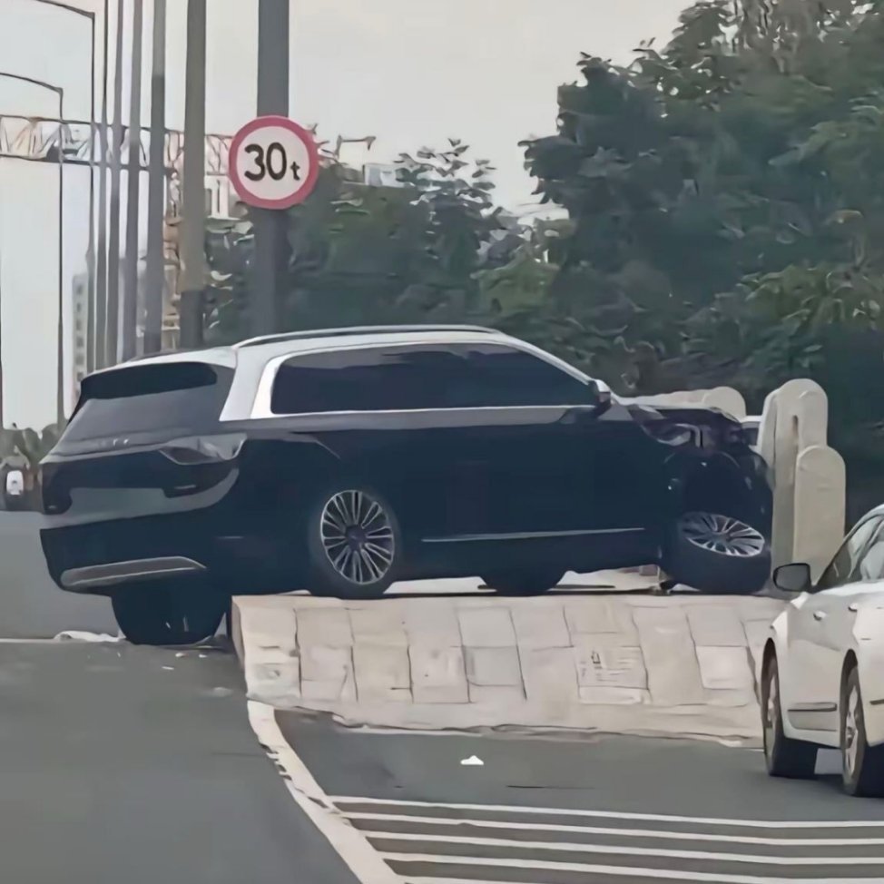 为啥好几个都是前轮折了？ ​​​