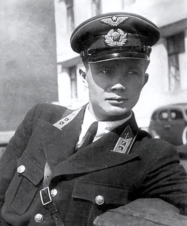 斯大林时代，赫鲁晓夫是其最信任的追随者之一，言必称“父亲般的领袖”。然而斯大林逝