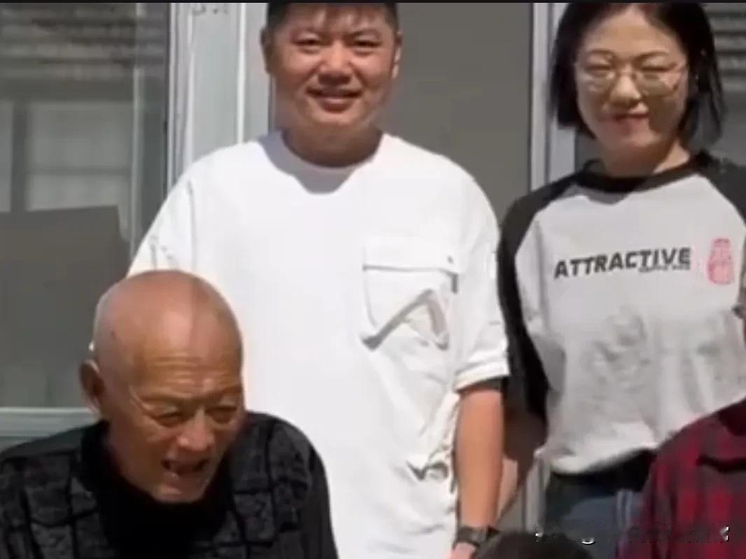 一次地铁站的偶遇，竟编织出跨世代的温馨情谊！90后女孩贾女士，如何因一次简单指路