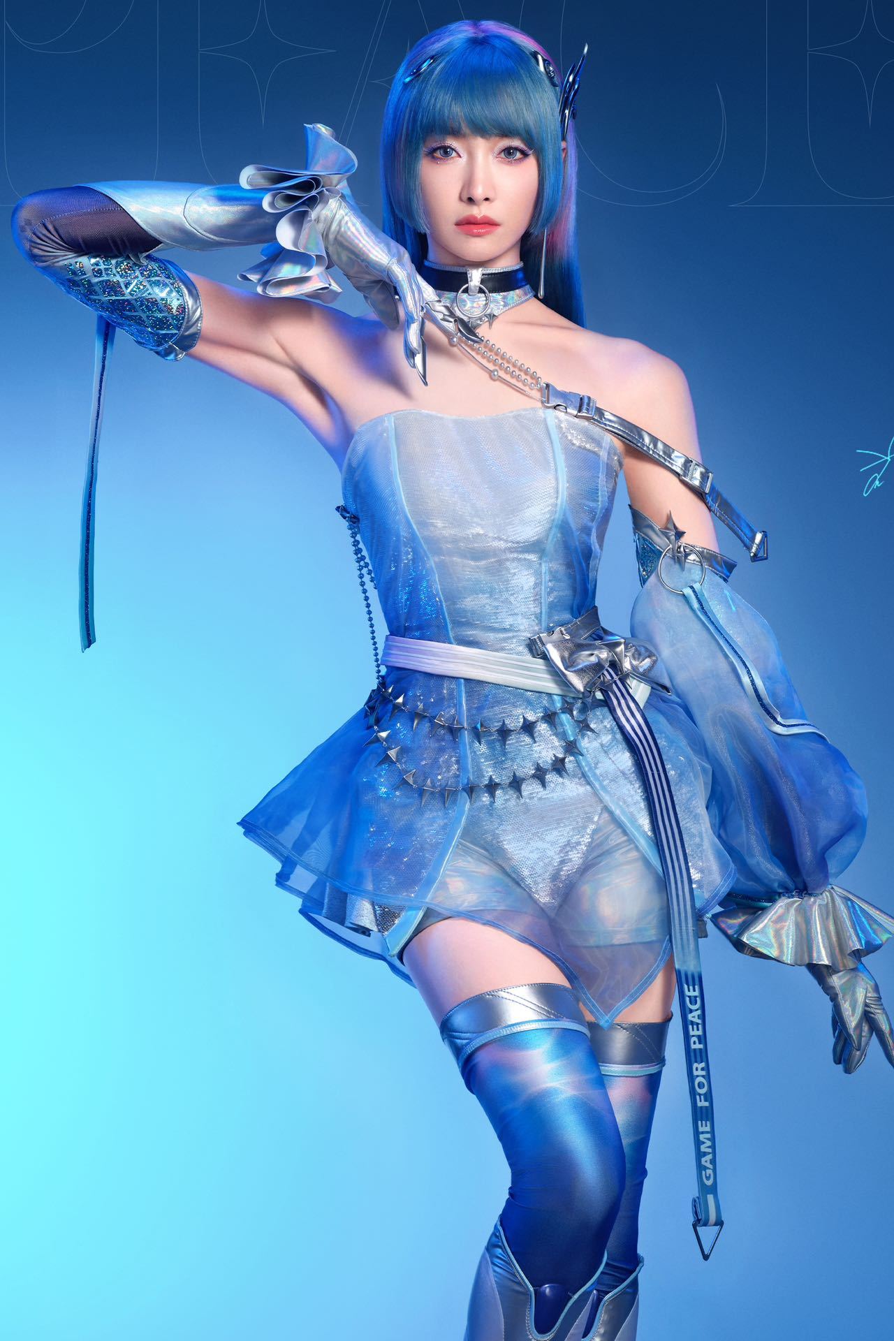 #宋茜蓝发公主切# 宋茜新歌造型曝光，蓝发公主切搭配精致妆容，这颜值和实力简直了