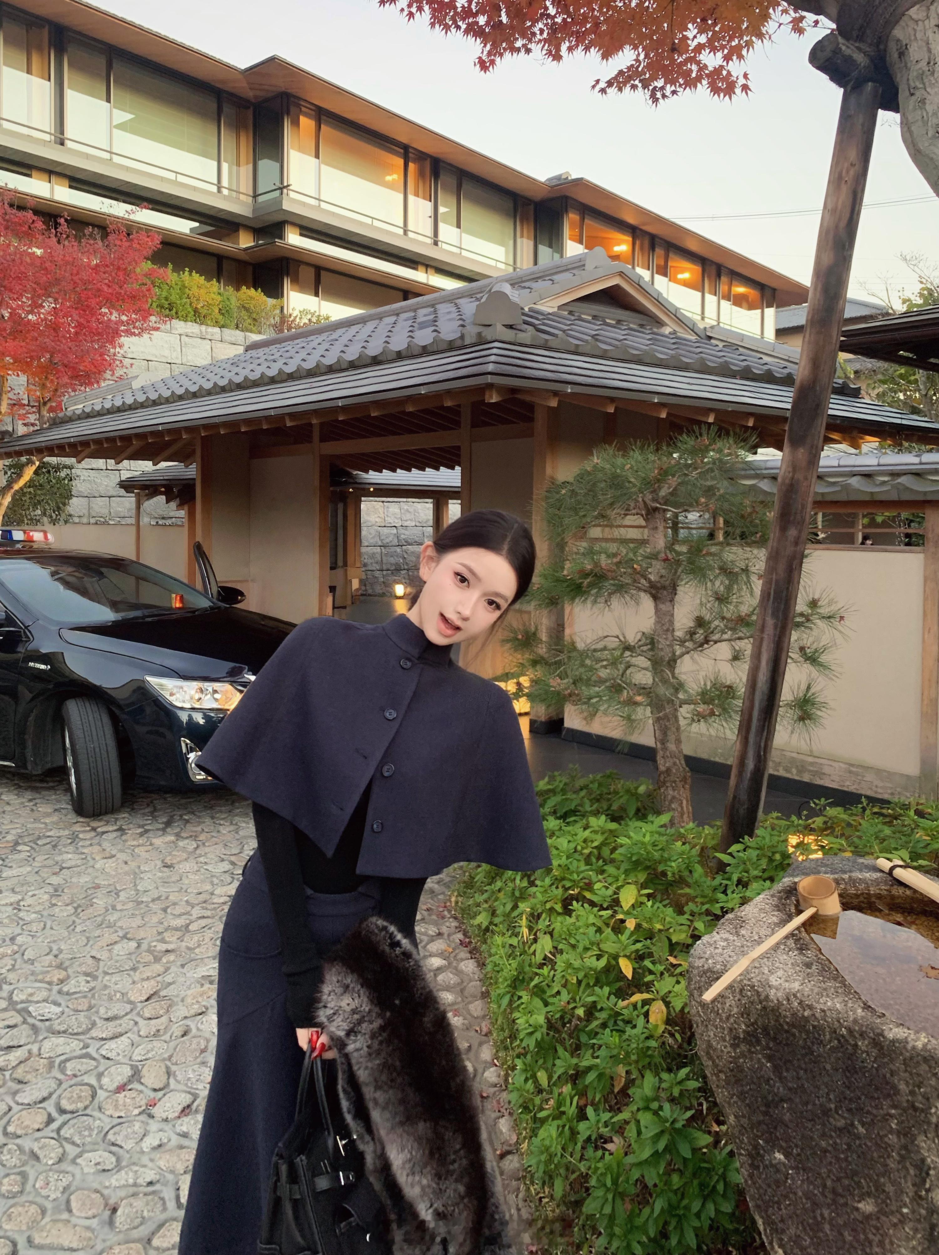 后台看到你们藏青色外套➕🛒比较多这件确实可以单穿当作其他搭配的外套！也是秋冬很