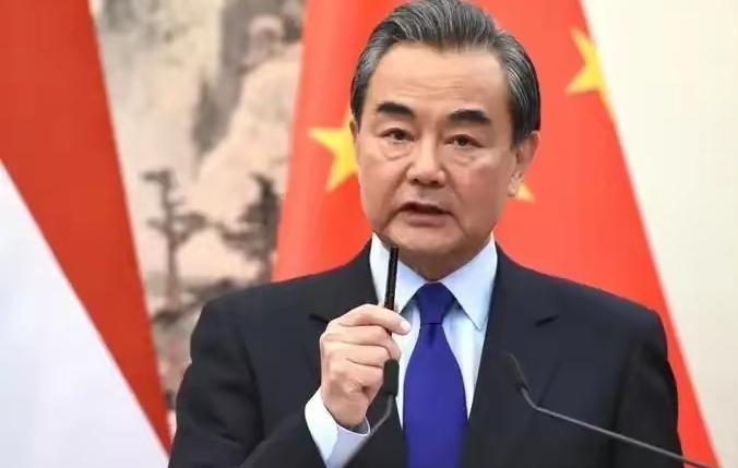 枪栓已经拉开，保险正式解锁！那冰冷的金属质感穿透外交辞令的迷雾，让外界读懂了中国