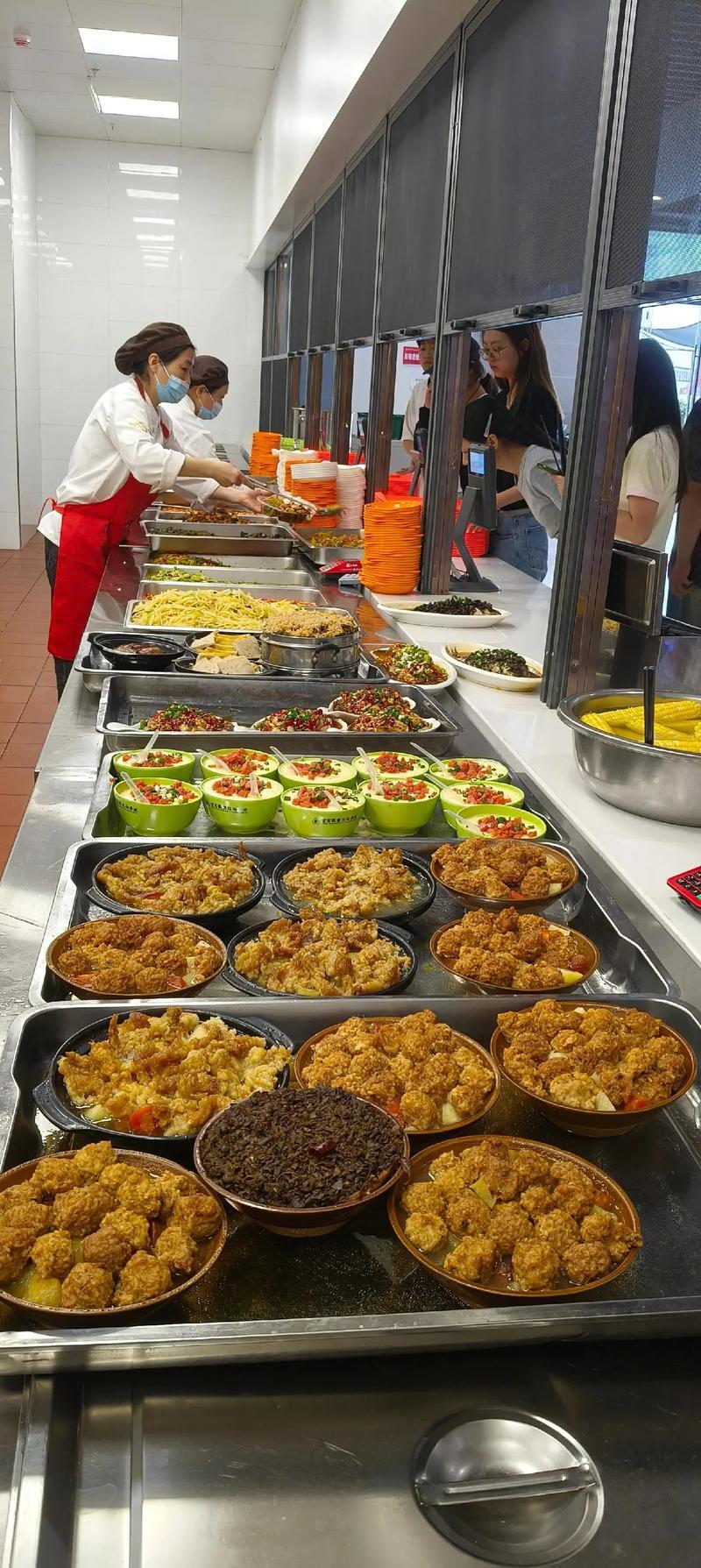 这美食太让人嘴馋了[吃瓜群众]
近日，深圳多所高校陆续向社会开放食堂，清华大学深