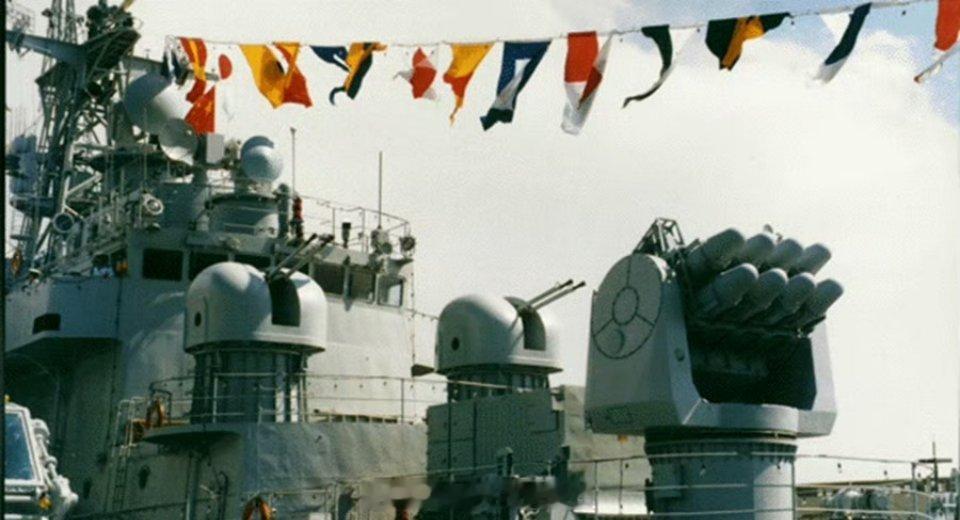 虽然没有明说，但是大家应该清楚，海军当年的门面，052型哈尔滨舰，舷号112，应