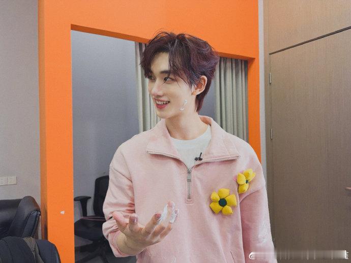 黄子弘凡丁程鑫 次元壁破了丁程鑫狐耳cha妈呀！黄子弘凡丁程鑫居然梦幻联动了，这