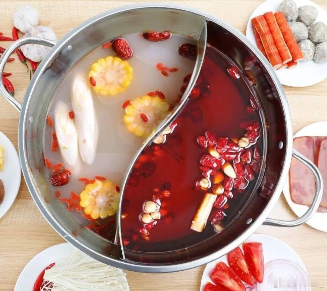 吃了很多次火锅才知道的冷知识原来火锅先涮素菜再吃肉，汤底才不会越煮越油腻，味道也