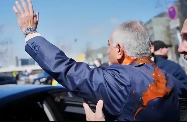 流亡海外的伊朗末代王储，日子越来越不好过了。

感谢各位的阅读，若觉得内容有所共