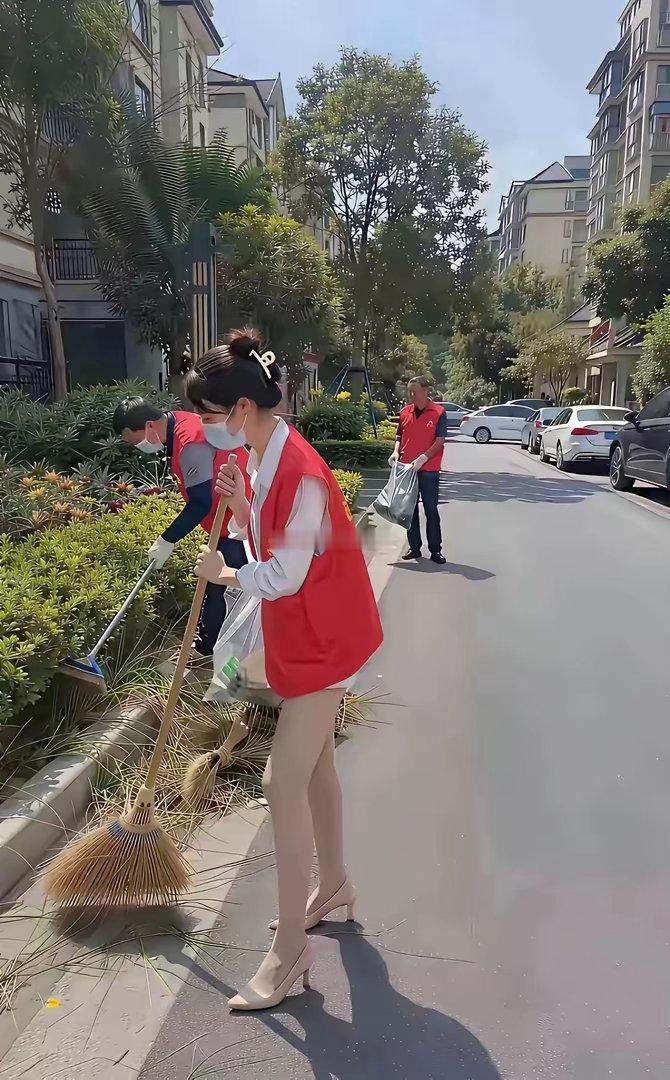 我就纳闷了，扫把不挨着地面，怎么扫？ ​​​