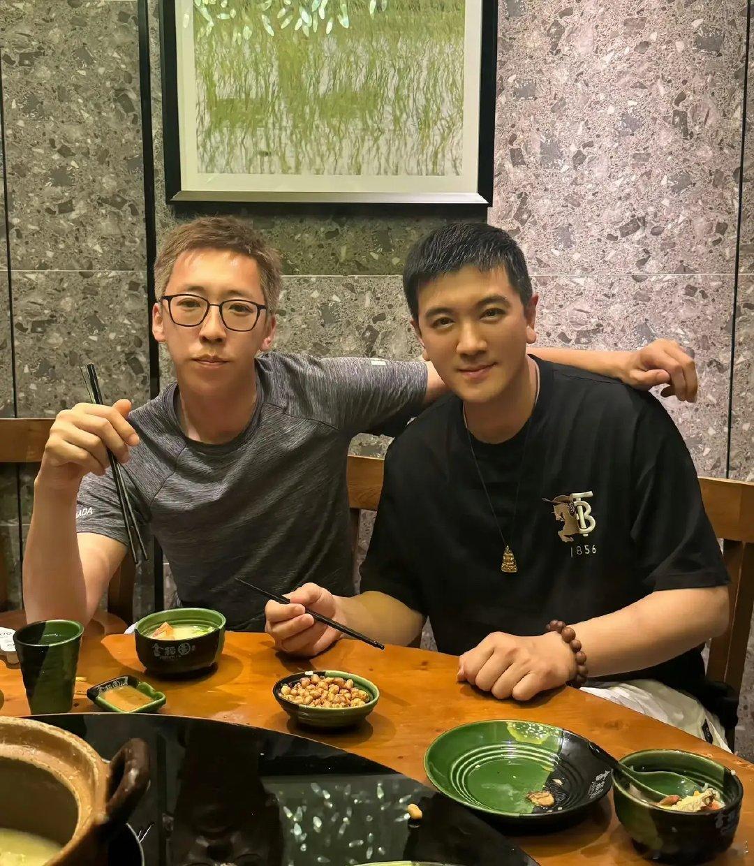留几手杨子一盘花生喝一宿留几手杨子一盘花生喝喝一宿，这两人还挺互相欣赏的哈哈哈留