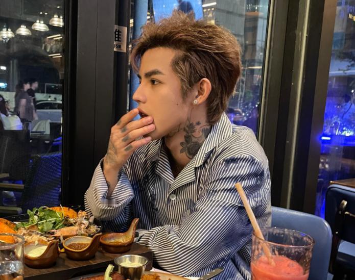 殷世航称网红欠债严重他直言不少网红表面风光，实则欠亿级债务，10万+直播间多是刷