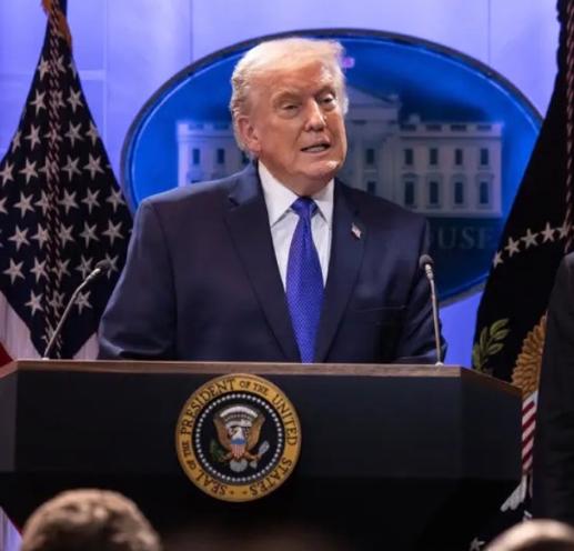 美国在发生很大的事：特朗普藐视最高法院的权威，公然对最高法院的裁决搞变相对抗，掏