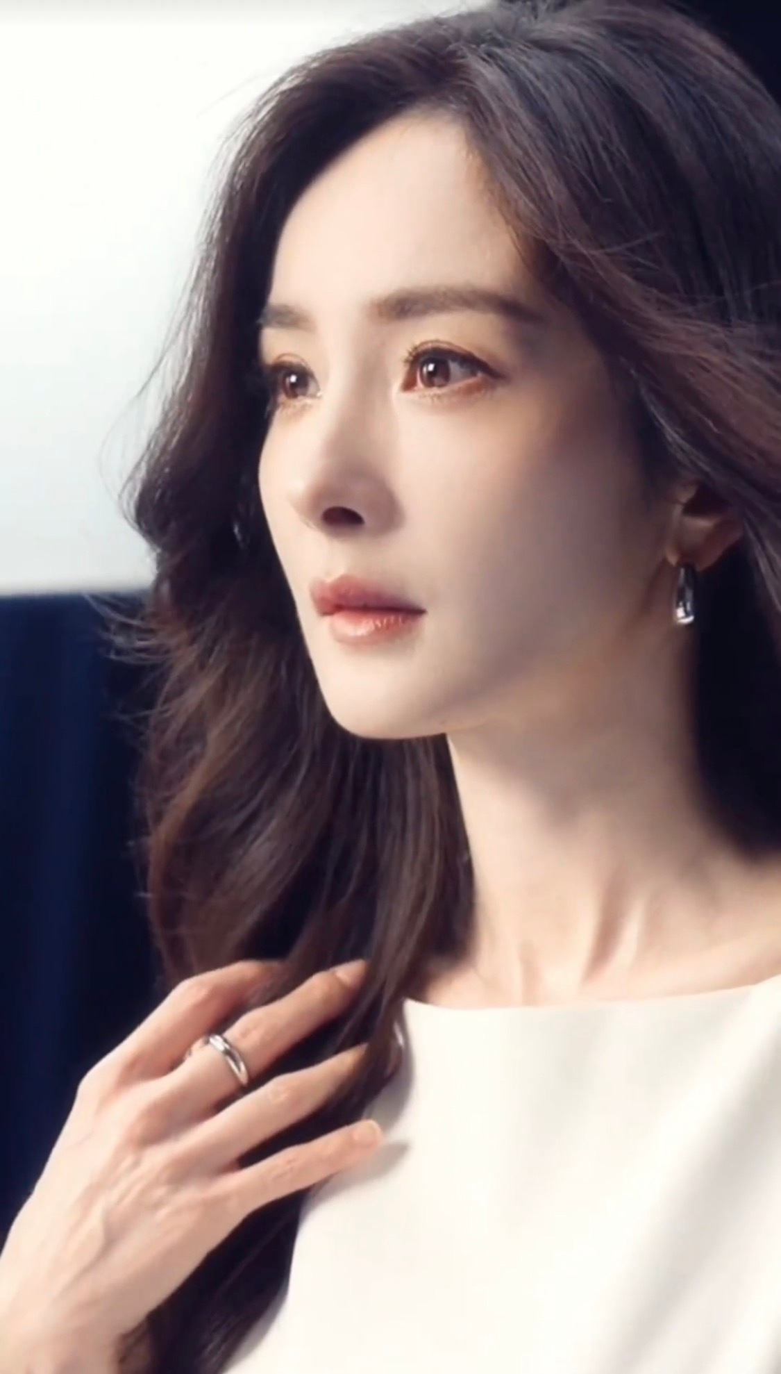 杨幂嫩回早期了。。。谁懂最近的妈幂真的有点今夕何夕那味儿了💧灵动又漂亮 古早感