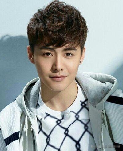 2010年，马天宇挣了700多万，他立刻给两个姐姐买房买车，可是事后却与姐姐保持