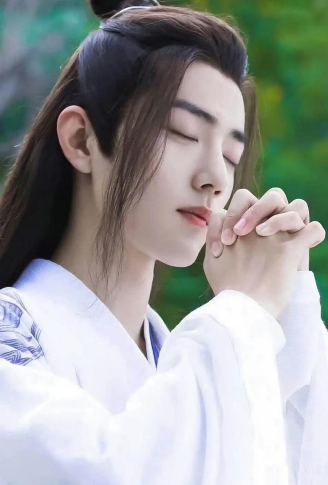 肖战的魏无羡真的好灵好灵真的好灵，就是自然而然的古灵精怪，特别惹人爱的机灵 ​​
