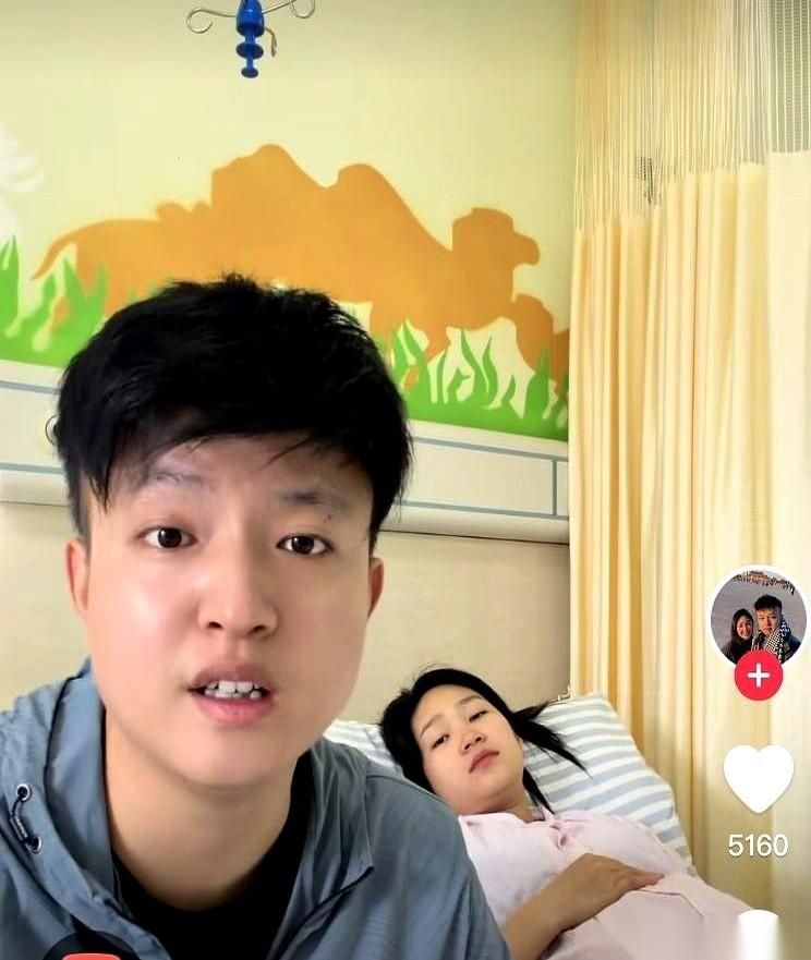 我天，昨晚刷到这个，心都提到嗓子眼了。
刚踏进国门，在边境城市河口，秋秋，一个怀