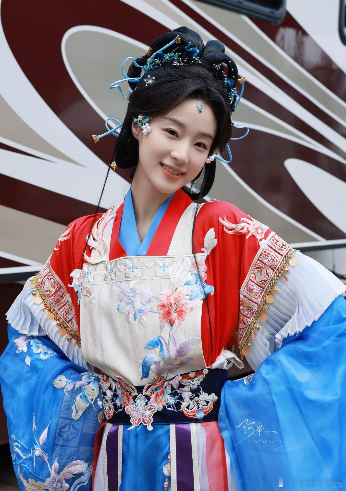 短剧演员有自己的乘风小考真的被短剧演员的才艺小考惊艳，王小亿和薛滨弘跳舞没有刻意