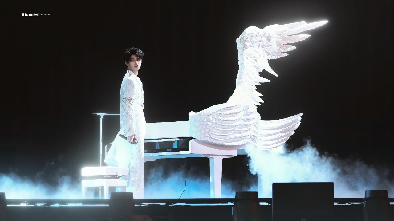 朱志鑫露腰装朱志鑫钢琴王子 朱志鑫钢琴王子来啦 