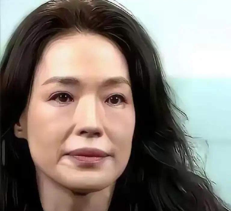 舒淇41岁停了所有长戏，整整一年没接新工作，转头拿了釜山电影节最佳导演。

她为