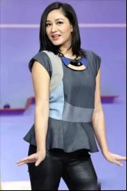 瞿颖与李亚鹏恋爱，张艺谋苦口婆心地劝说："小瞿啊，你小心点，他只是看中了你的名气