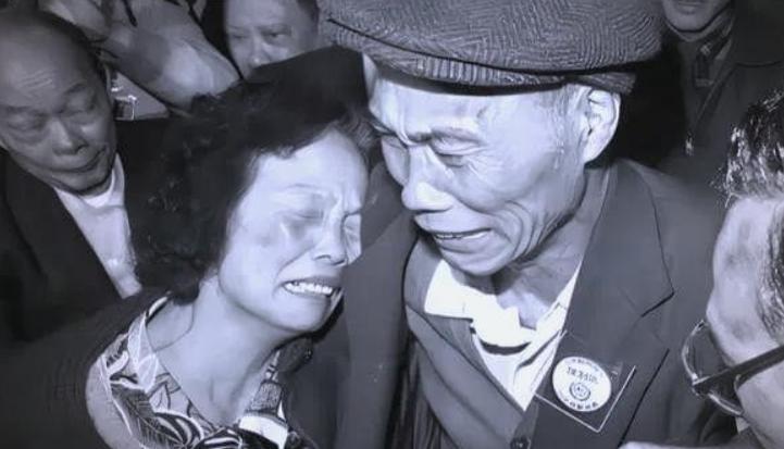 1983年，台湾老兵柳卓寿以旅游为借口，从台湾前往美国、日本等国，最终回到了他出