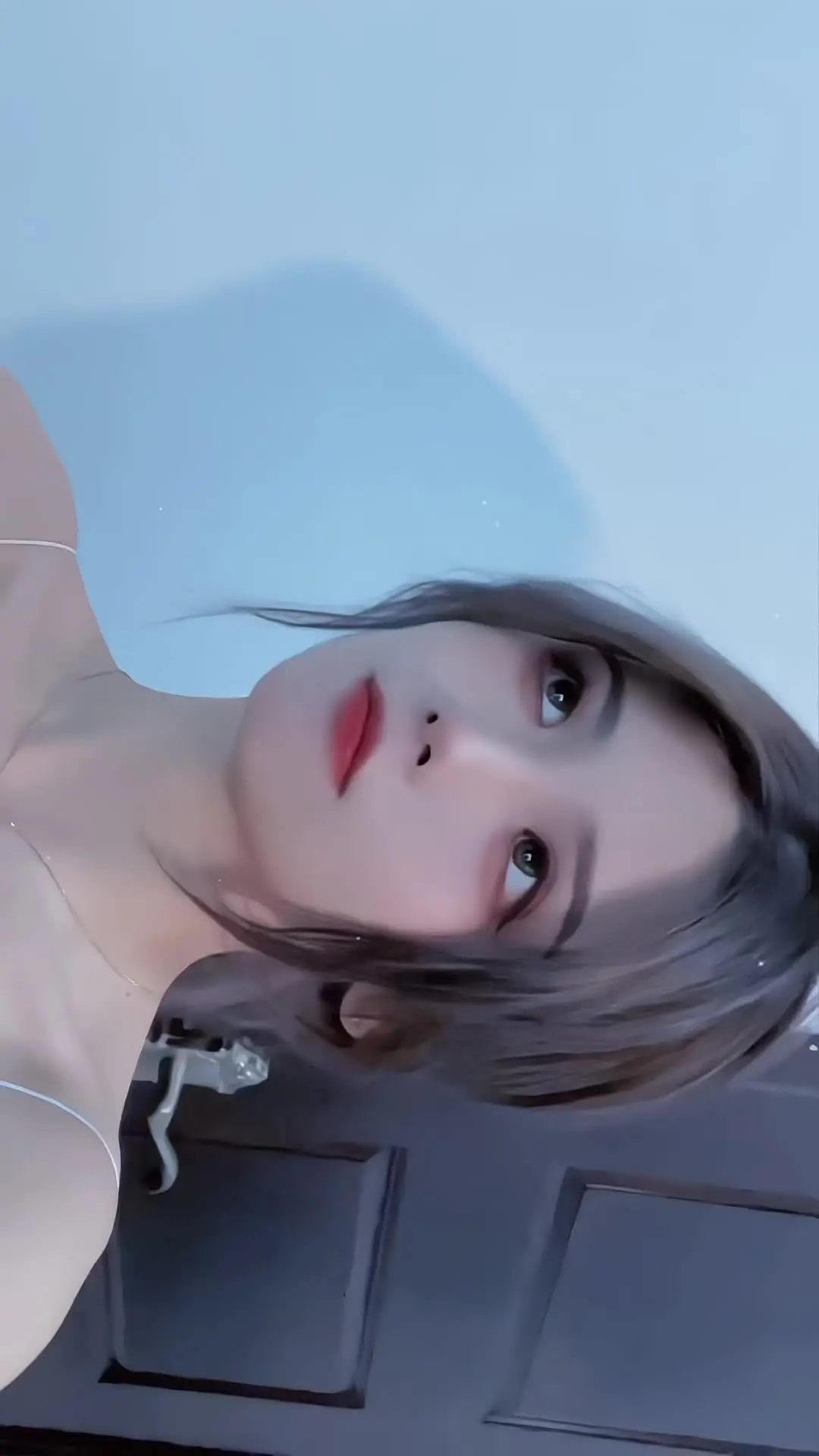 像极了你的女朋友，还不过来亲一口！