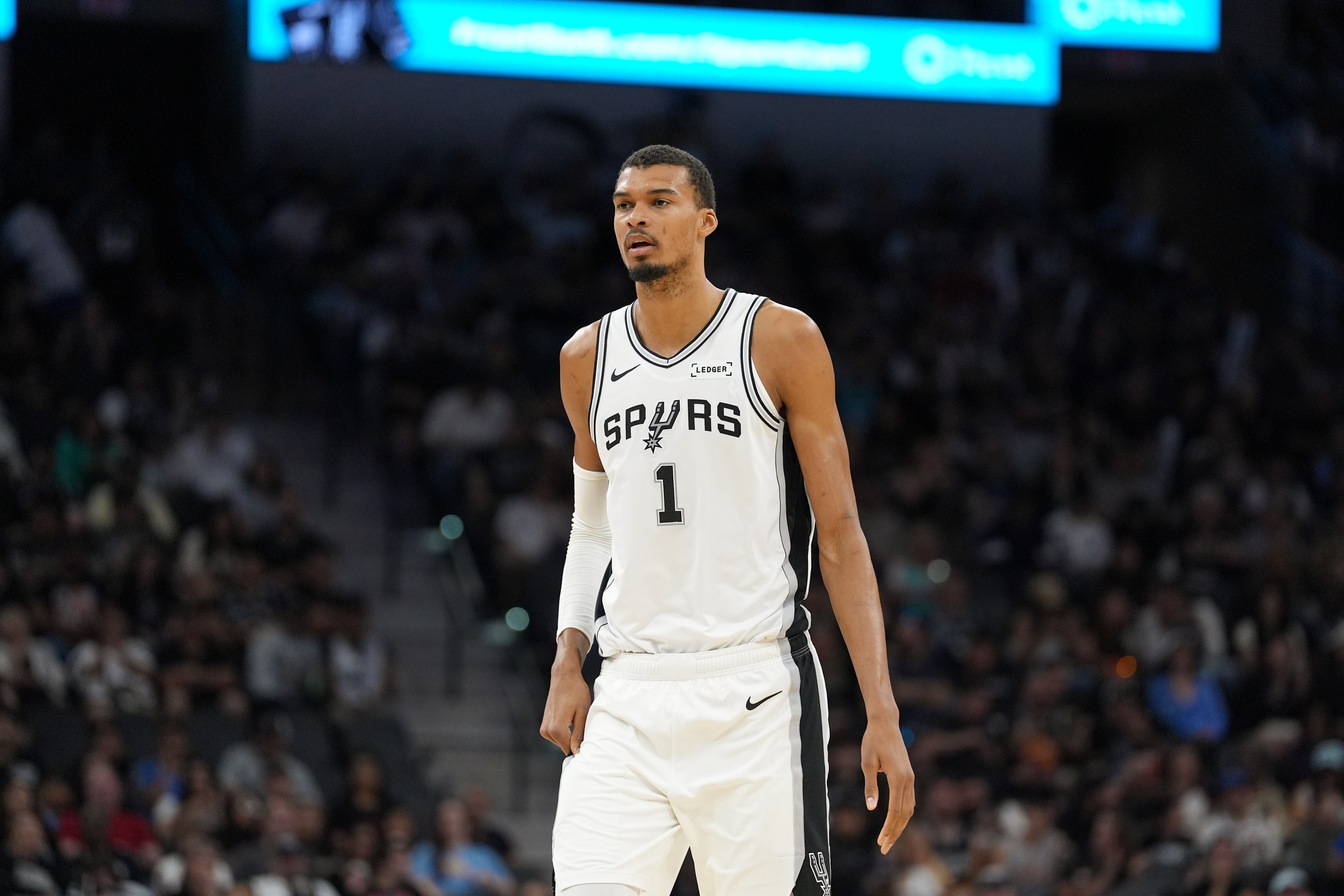 🔥文班亚马采访全文：我希望本赛季我们至少能拿到60场胜利维克托-文班亚马分享了