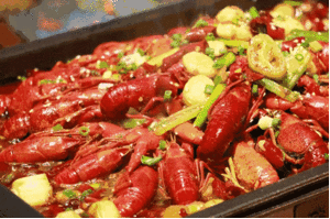 #小龙虾自由要实现了#夏天的快乐是小龙虾给的，夏日的味道是浇着红油的小龙虾！ ​