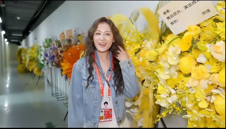 叶一茜曾轶可黄雅莉看李宇春演唱会谁的青春，又一瞬间被拉回了05年的夏天。李宇春演