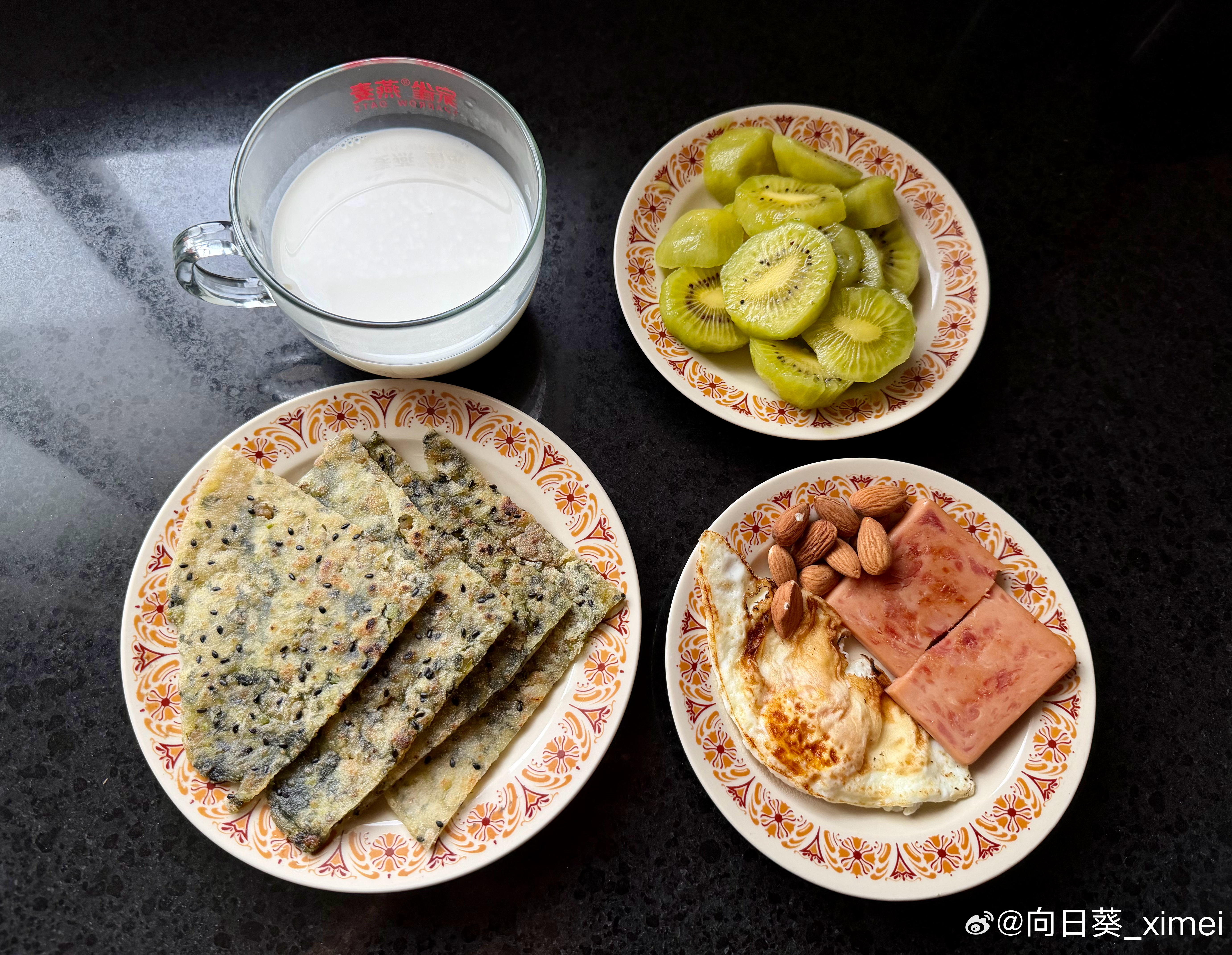 每日一餐分享早安～粗粮.蛋白.鲜果搭配出健康的底色不敷衍每一个起早的清晨从精心准