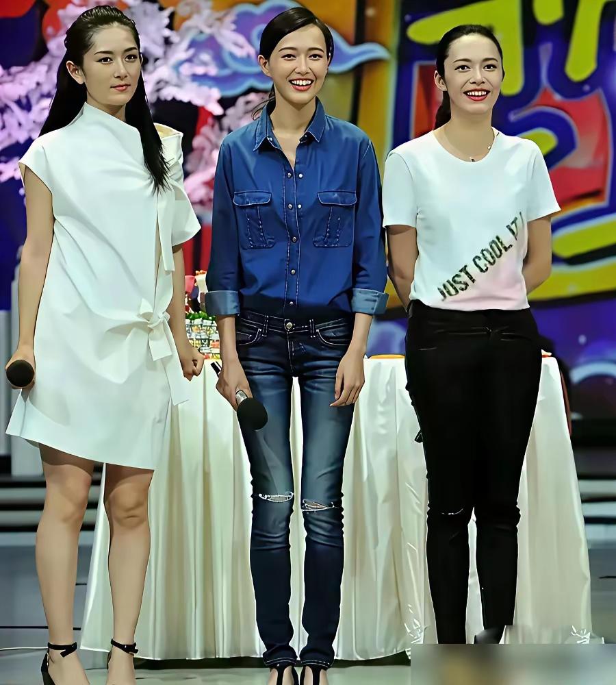 谢娜的“欢型”倒闭十年了，那股子土味儿却像焊在记忆里似的，没散干净。
 
当年她