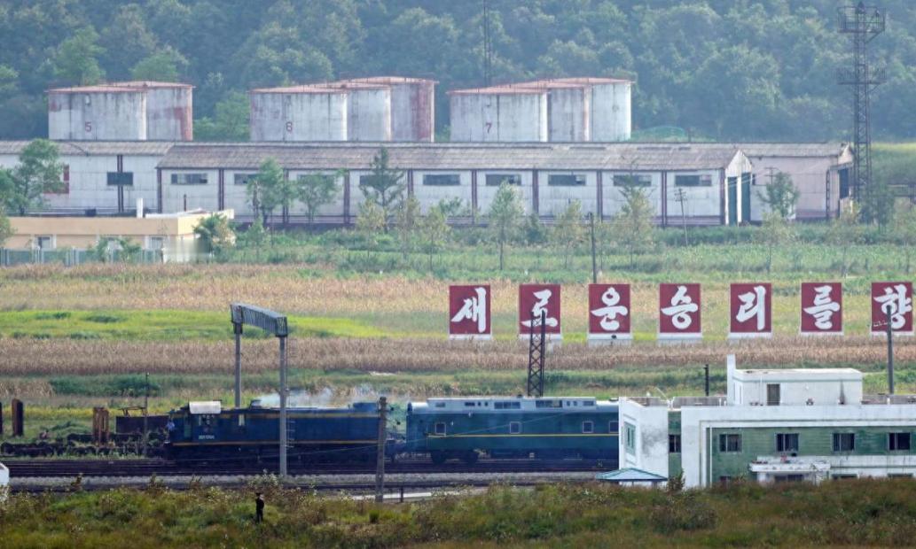 快讯！快讯！
 
乌克兰国防情报局突然宣布了：远在哈巴罗夫斯克边疆区的一起铁路爆