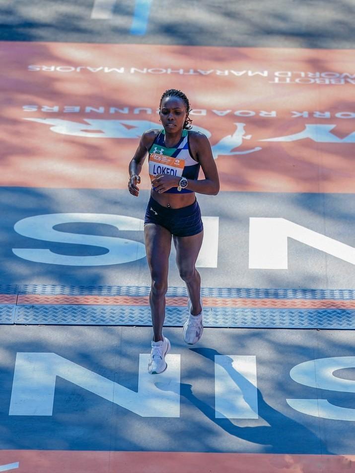 【沙朗·洛克迪获得纽约马拉松亚军】11月2日，中国无锡2025环蠡湖半程马拉松圆