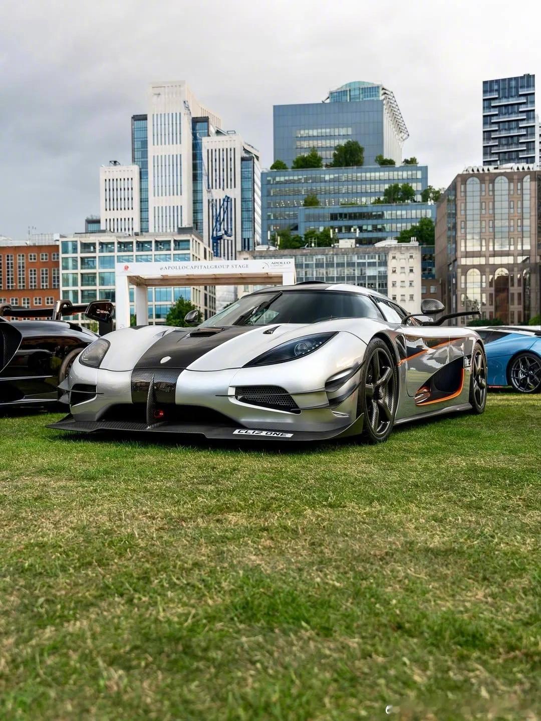 Koenigsegg One:1，橙色饰条真勾人 ​​​