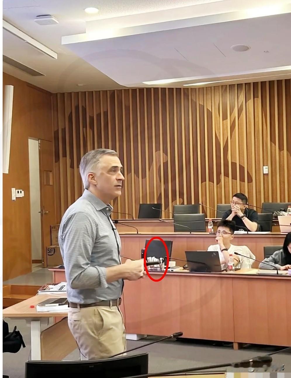 美国某大学教授在演讲中提到，为什么日本挑衅其他国家这么频繁，却从来没有反击过。教