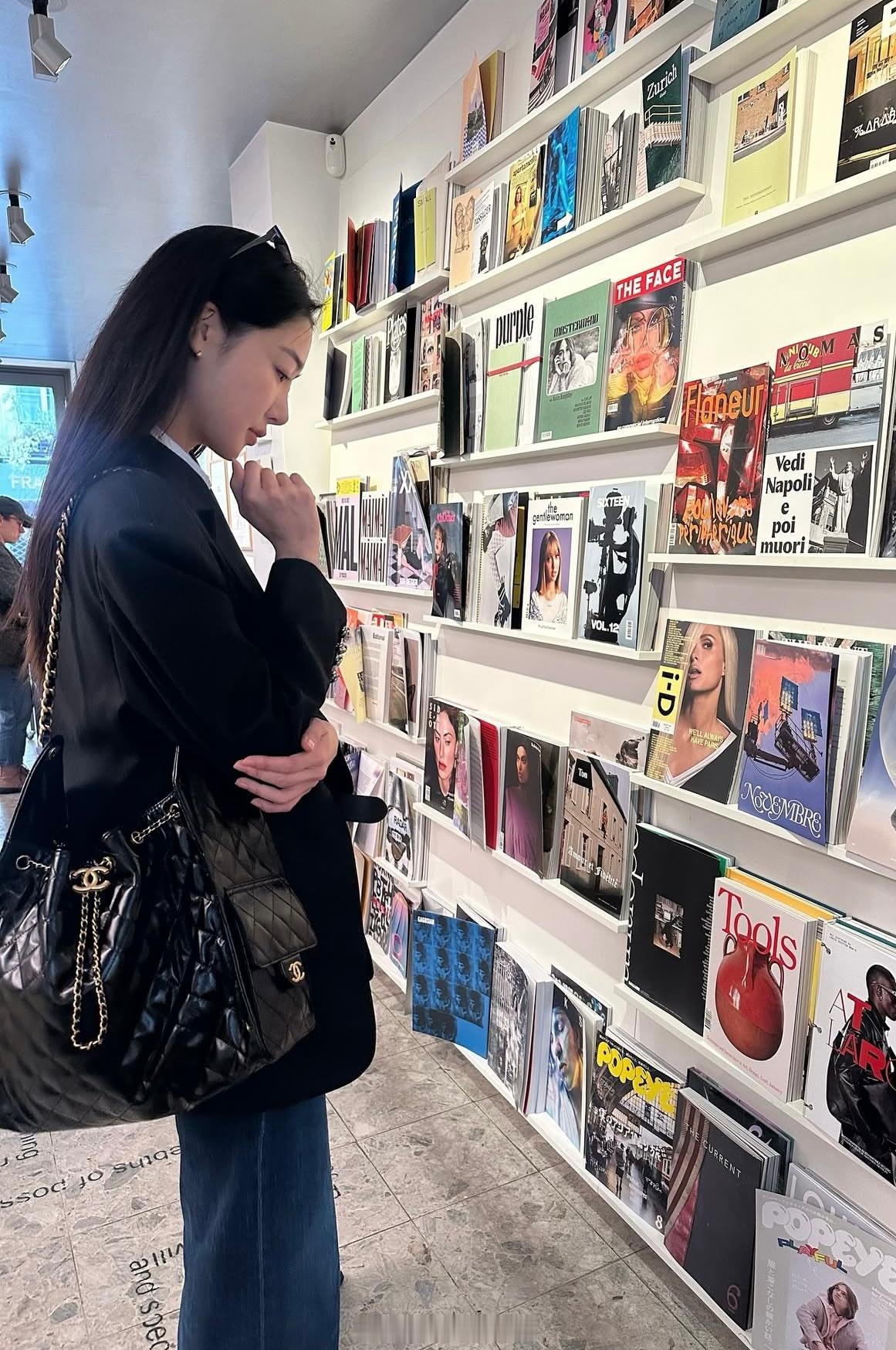 穿搭分享 连续更新第2667天韩国时尚女生日常搭配韩国模特的日常搭配韩系穿搭超能