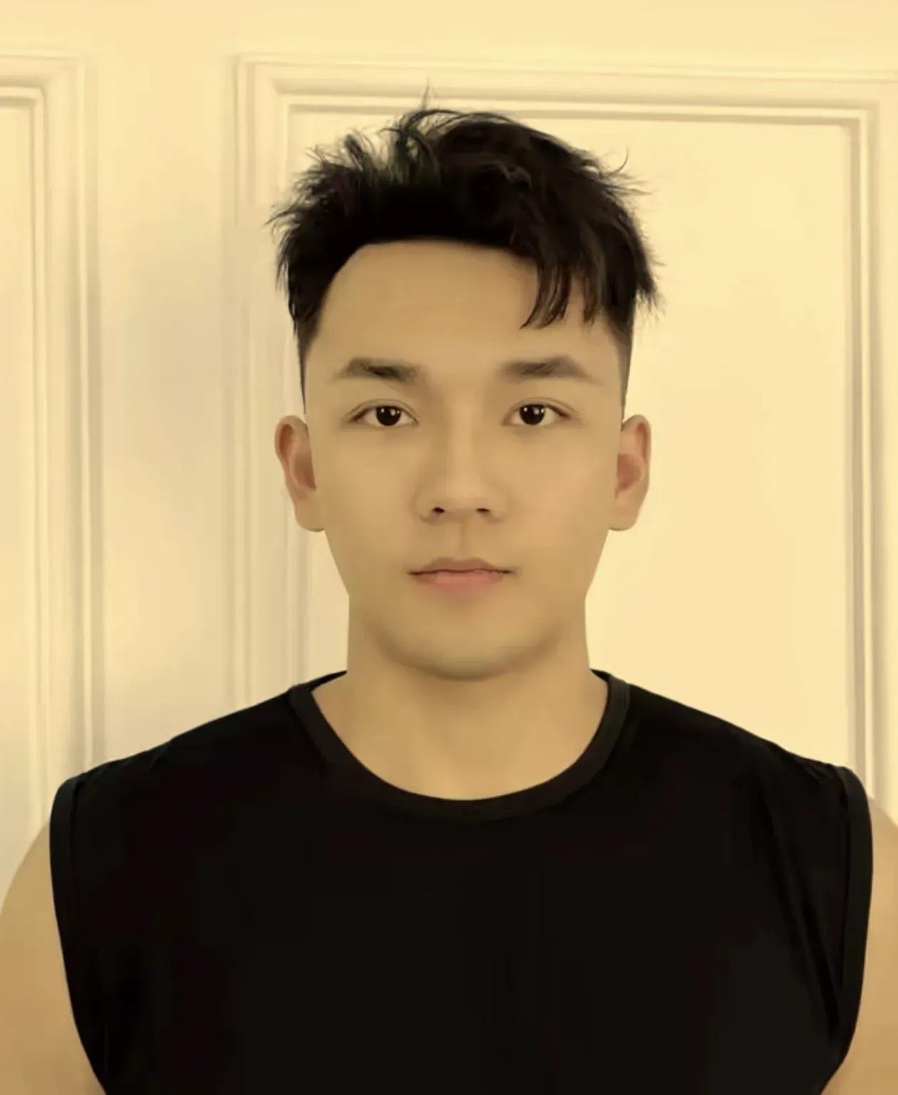泰国又踢到铁板了。又一个中国人（杨泽琪）的家属发文救助，他们告诉众人，自己家孩子