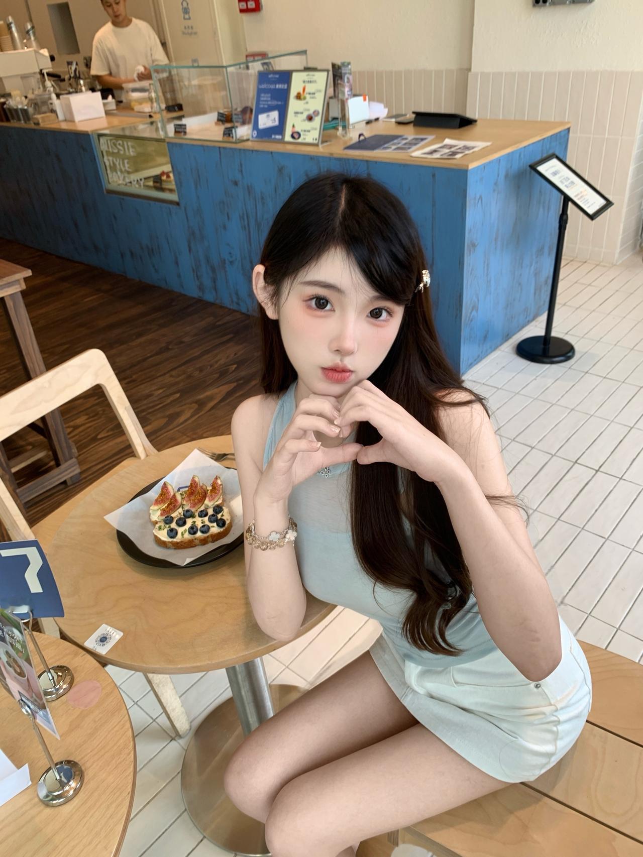 拍照姿势 探店 韩系穿搭